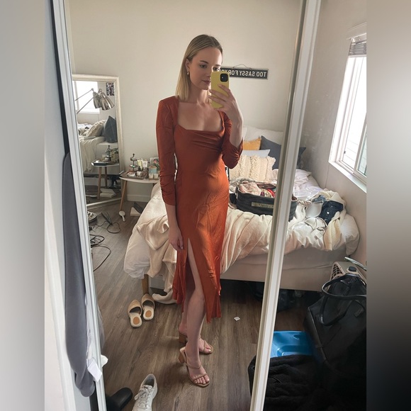 Satin midi dress. ASTR the label - Picture 3 of 4